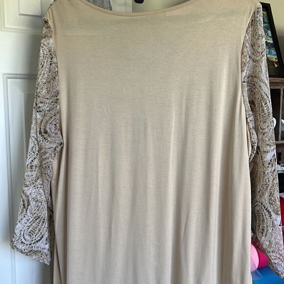 New Directions Cream Paisley Overlay Blouse - Picture 3 of 4